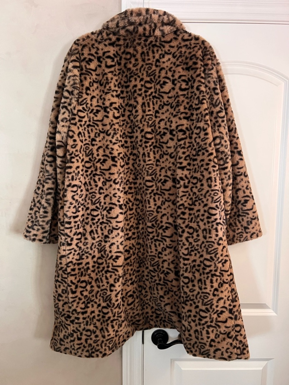 Ellie + Kate Leopard Faux Fur Coat - Camel & Black - Picture 2 of 4